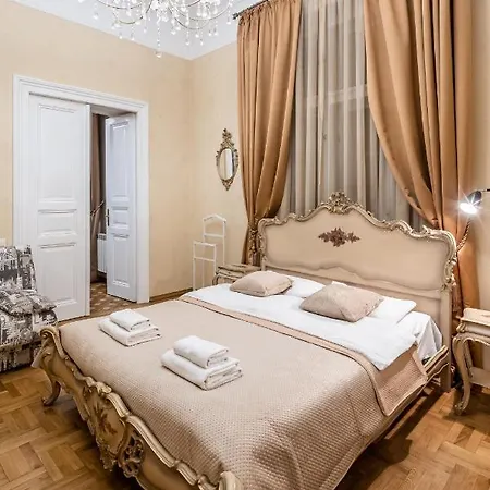 3 Bedrooms Royal Italian Style In An Austrian Building, Parking, Balcony Lviv Exterior photo