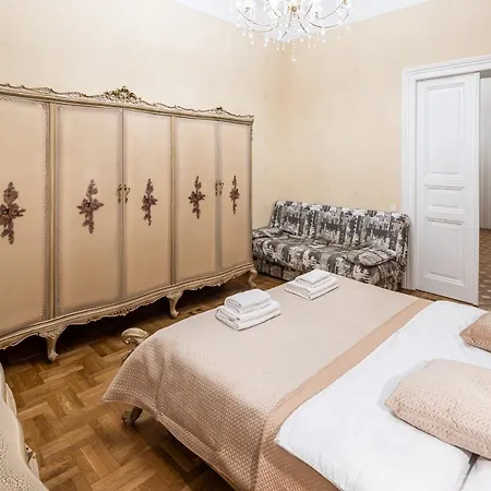 3 Bedrooms Royal Italian Style In An Austrian Building, Parking, Balcony Lviv Exterior photo