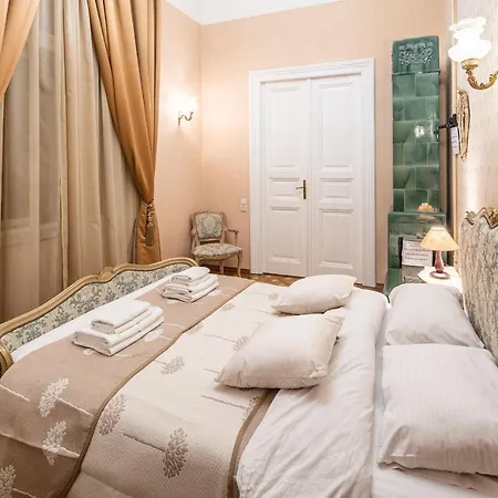 3 Bedrooms Royal Italian Style In An Austrian Building, Parking, Balcony Lviv Exterior photo