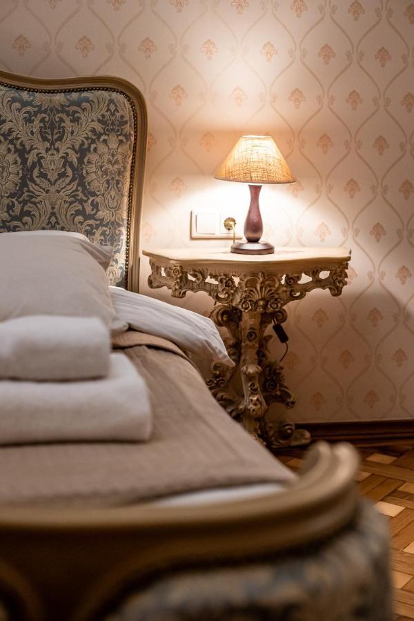 3 Bedrooms Royal Italian Style In An Austrian Building, Parking, Balcony לבוב