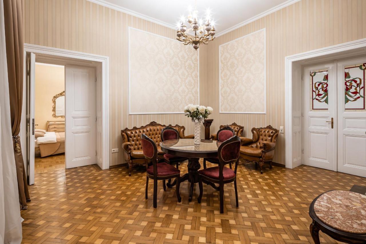 3 Bedrooms Royal Italian Style In An Austrian Building, Parking, Balcony Apartment Lviv